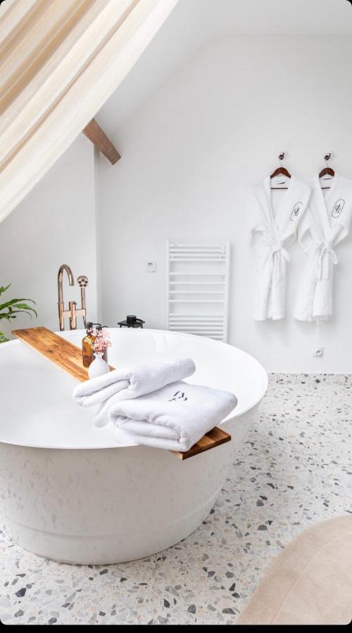 La Grande Maison Lgm Lesches Экстерьер фото